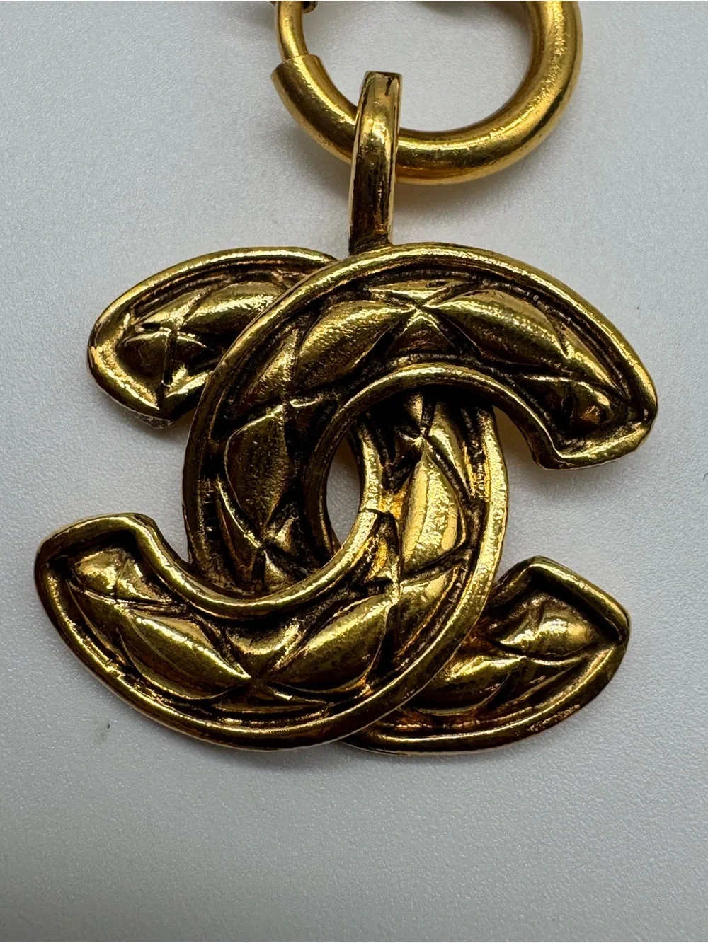 CHANEL Gold-Tone Interlocking Metalasse CC Pendant Necklace